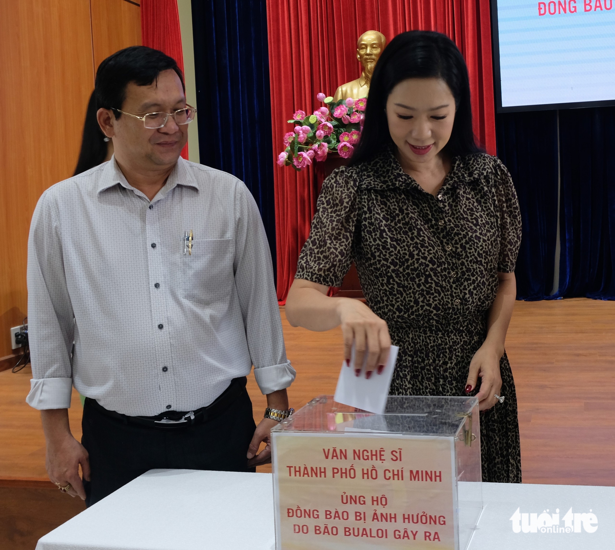 Văn nghệ sĩ TP.HCM ủng hộ bà con bị ảnh hưởng bão Bualoi gần 300 triệu đồng - Ảnh 3.