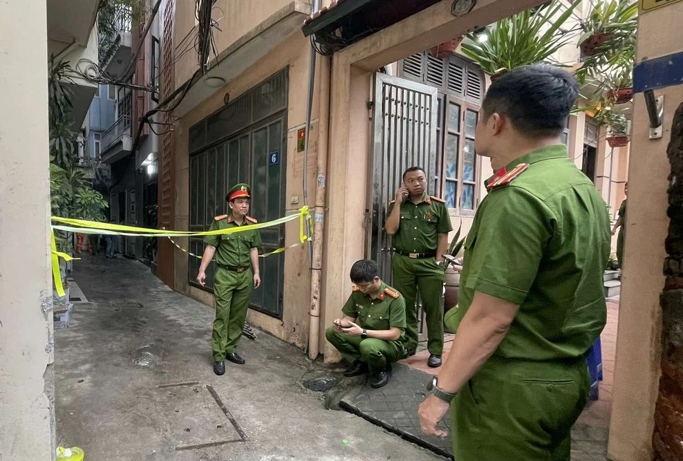 Hà Nội: Cháy nhà trên phố Kim Hoa, 5 người tử vong- Ảnh 3. Hà Nội: Cháy nhà trên phố Kim Hoa, 5 người tử vong- Ảnh 3.