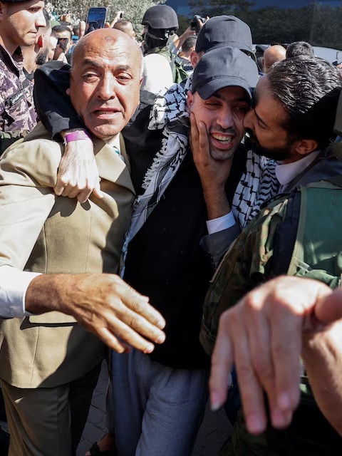 Hamas thả 20 con tin còn sống về Israel