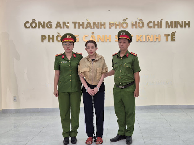 Công an TPHCM bắt giam Võ Thị Ngọc Ngân (Ngân 98) về hành vi sản xuất, buôn bán hàng giả là thực phẩm - Ảnh 1.