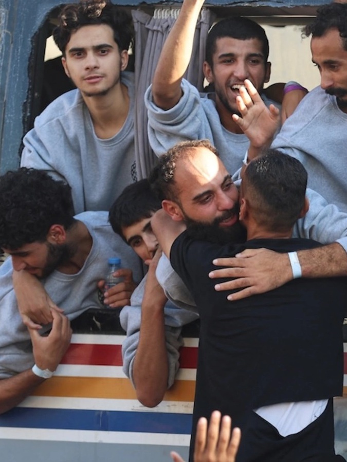 Hamas đẩy nhanh việc trao trả thi thể con tin sau khi Israel cắt xe hàng cứu trợ vào Gaza