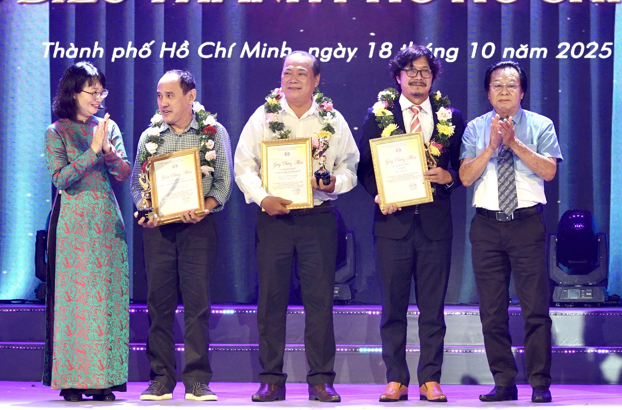 Tưng bừng khai mạc Những ngày Văn học - Nghệ thuật TP.HCM- Ảnh 3. Tưng bừng khai mạc Những ngày Văn học - Nghệ thuật TP.HCM- Ảnh 3.