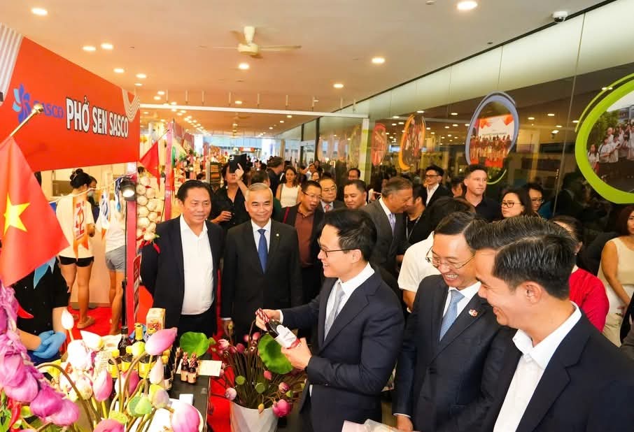 Phở Sen SASCO: Tinh hoa ẩm thực Việt xuất ngoại, chinh phục Singapore- Ảnh 8. Phở Sen SASCO: Tinh hoa ẩm thực Việt xuất ngoại, chinh phục Singapore- Ảnh 8.