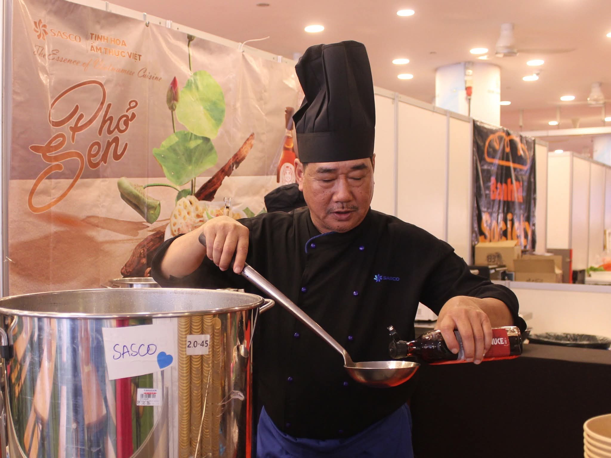 Phở Sen SASCO: Tinh hoa ẩm thực Việt xuất ngoại, chinh phục Singapore- Ảnh 6. Phở Sen SASCO: Tinh hoa ẩm thực Việt xuất ngoại, chinh phục Singapore- Ảnh 6.