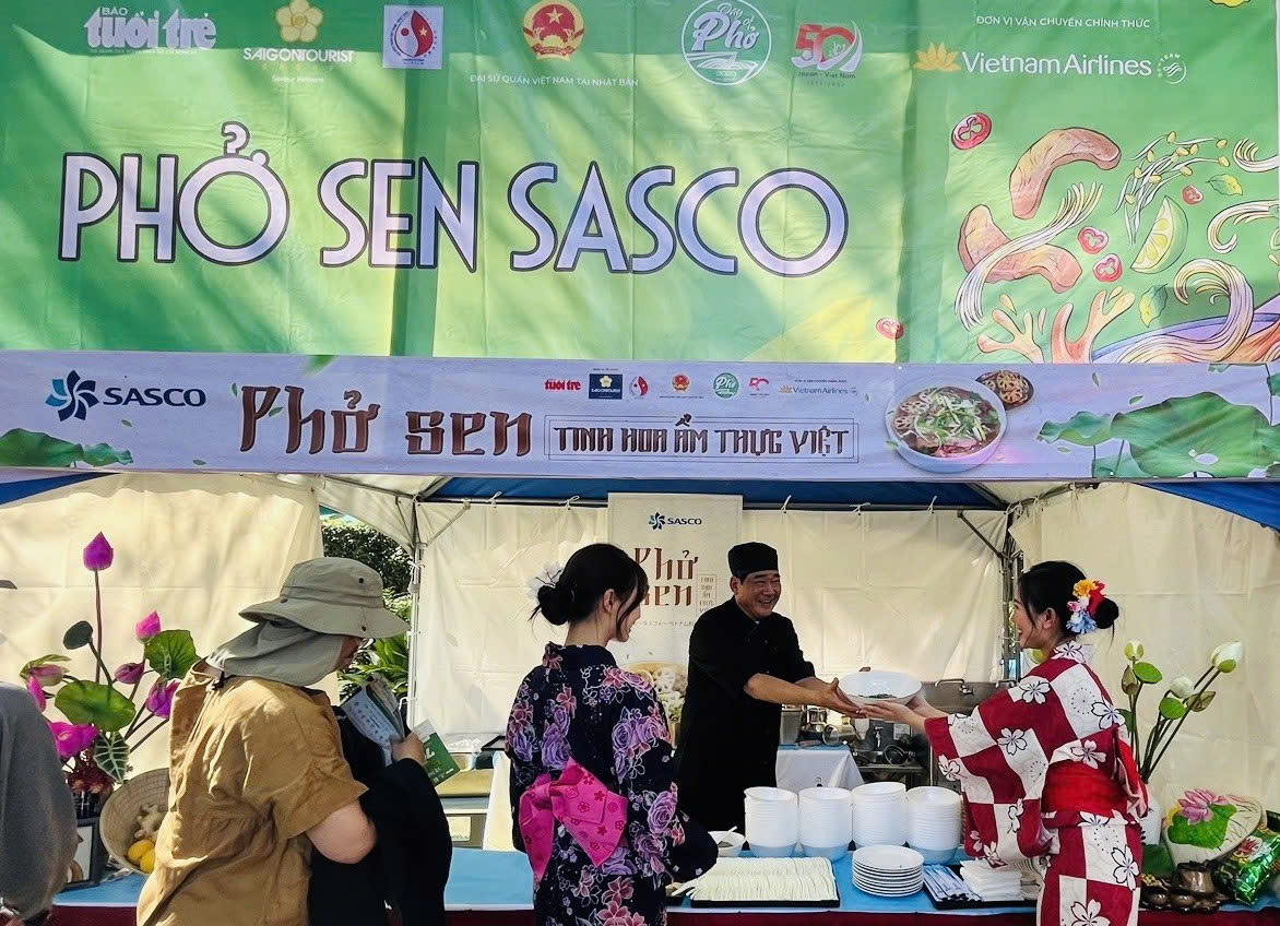 Phở Sen SASCO: Tinh hoa ẩm thực Việt xuất ngoại, chinh phục Singapore- Ảnh 3. Phở Sen SASCO: Tinh hoa ẩm thực Việt xuất ngoại, chinh phục Singapore- Ảnh 3.