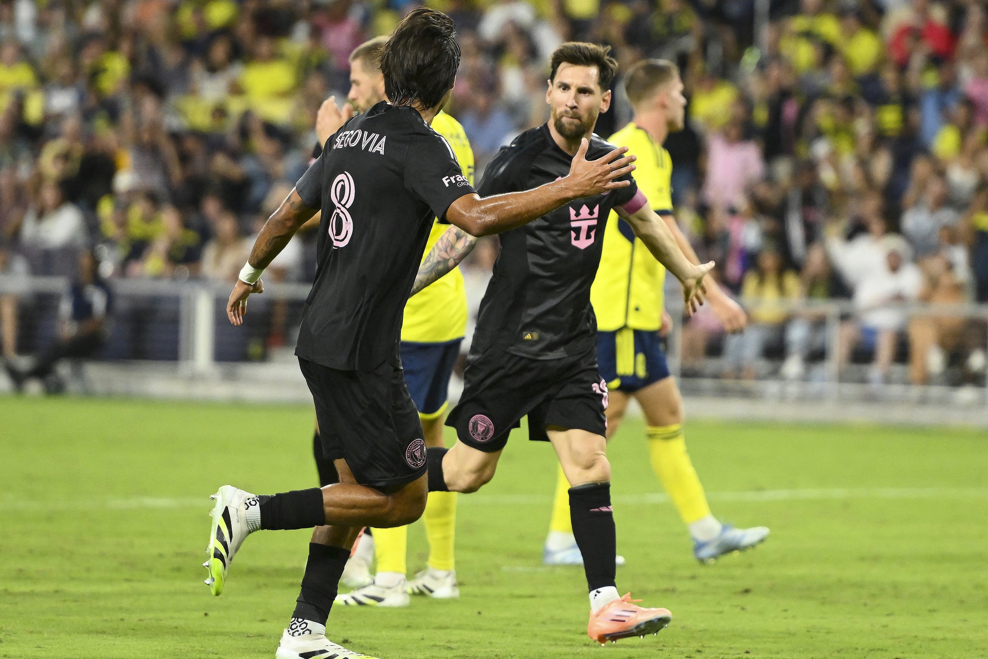 Messi lập hat-trick tưng bừng, sắp đoạt danh hiệu cao quý- Ảnh 1. Messi lập hat-trick tưng bừng, sắp đoạt danh hiệu cao quý- Ảnh 1.