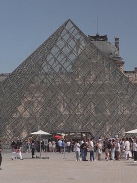 Pháp: Bảo tàng Louvre bị trộm, buộc phải đóng cửa