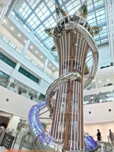 Hàn Quốc: Lắp cầu trượt "khổng lồ" bên trong tòa nhà Chính phủ