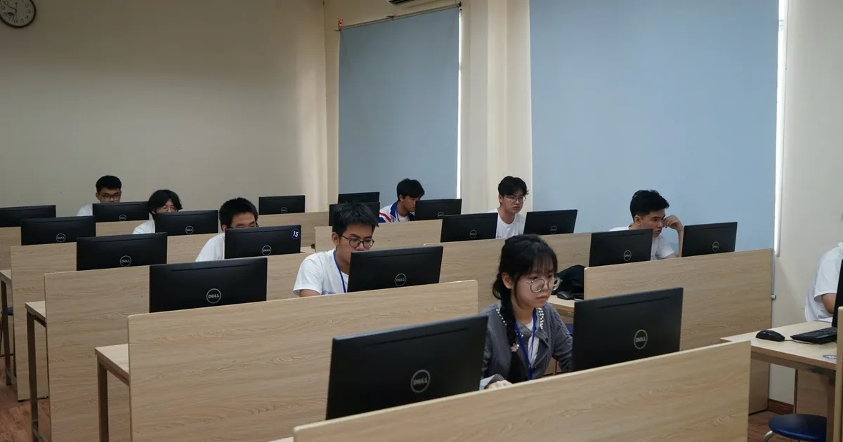 Từ tháng 6/2027: Tổ chức thi tốt nghiệp THPT trên máy tính tại các điểm đủ điều kiện