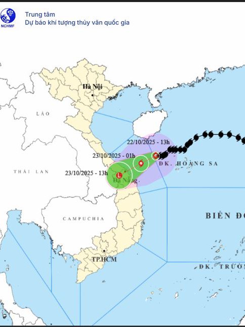 Bão số 12 tiến gần đất liền, gây mưa rất to từ Quảng Trị đến Đà Nẵng
