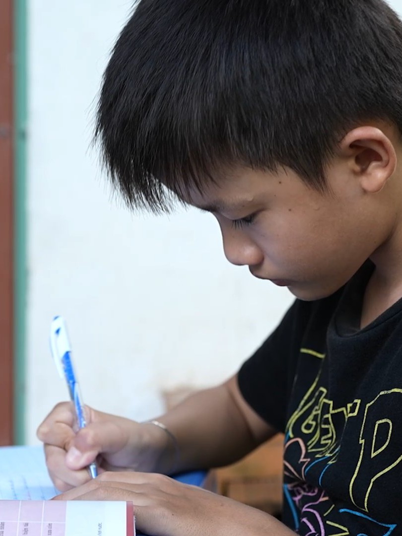 Công Hậu ước mơ thành giáo viên gần nhà để chăm sóc ông bà - Mái ấm gia đình Việt