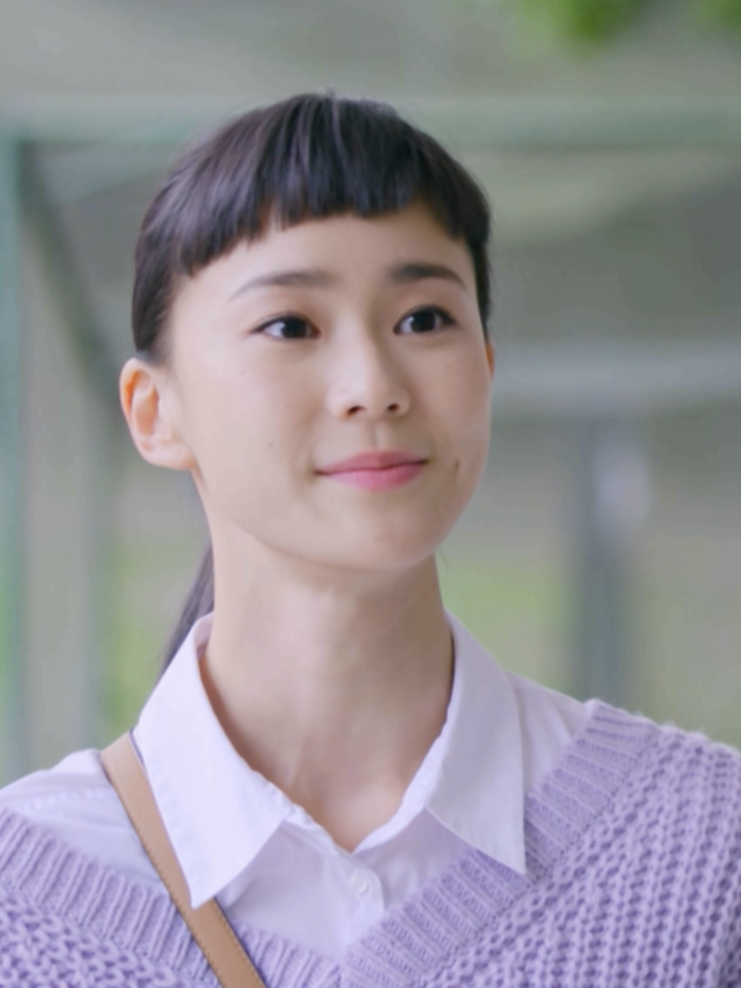 Không phải bạn thân, vì "Có lẽ anh yêu em"