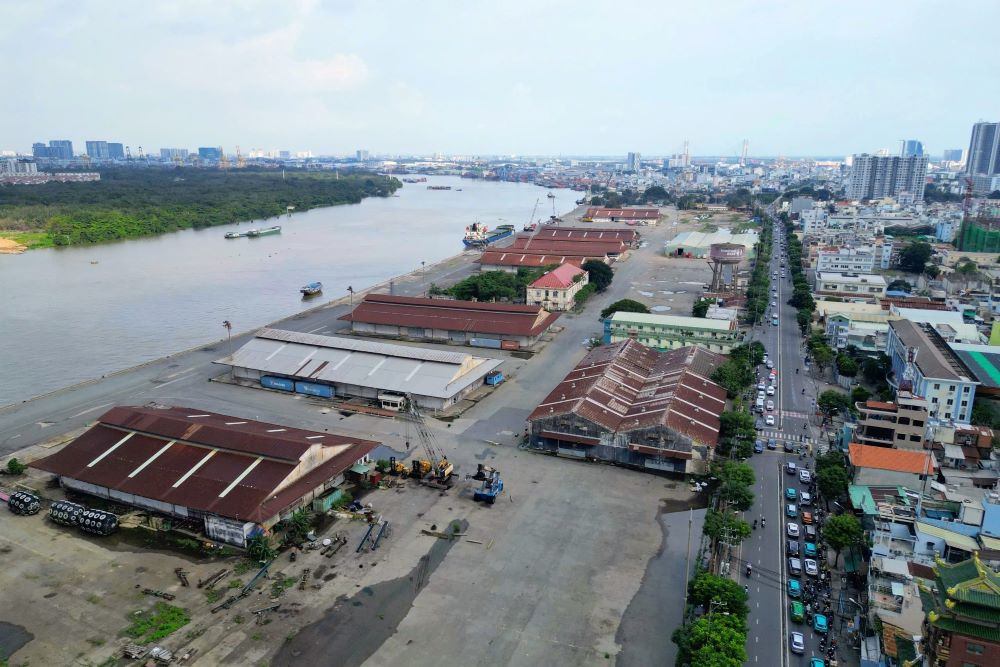 TP. Hồ Chí Minh mở rộng đường Nguyễn Tất Thành để giảm kẹt xe và phát triển không gian văn hóa - Ảnh 2. TP. Hồ Chí Minh mở rộng đường Nguyễn Tất Thành để giảm kẹt xe và phát triển không gian văn hóa - Ảnh 2.
