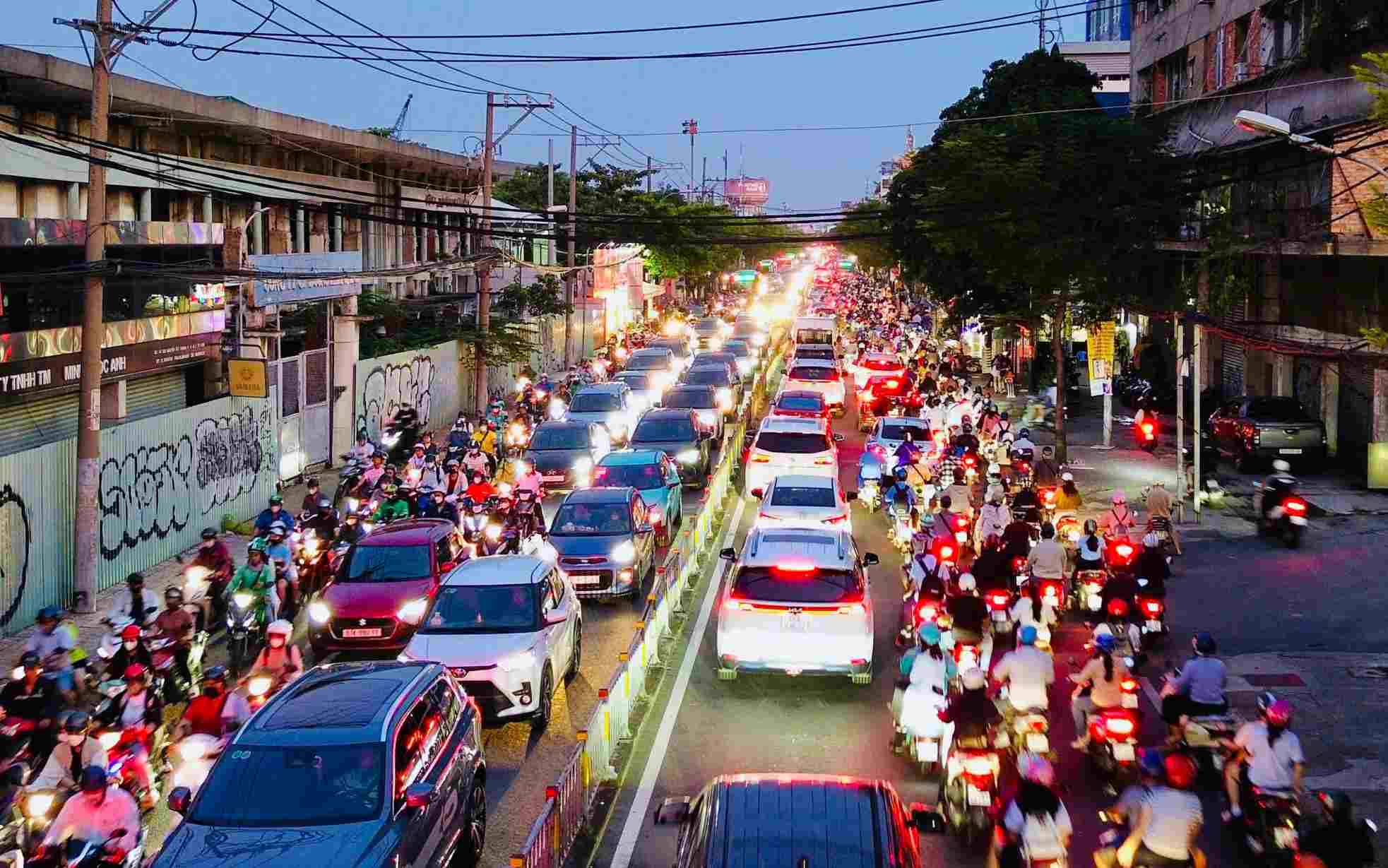 TP. Hồ Chí Minh mở rộng đường Nguyễn Tất Thành để giảm kẹt xe và phát triển không gian văn hóa - Ảnh 3. TP. Hồ Chí Minh mở rộng đường Nguyễn Tất Thành để giảm kẹt xe và phát triển không gian văn hóa - Ảnh 3.