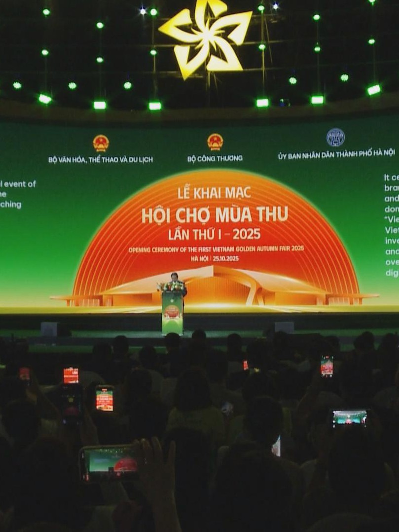 Hội chợ Mùa thu 2025 thu hút người dân tham gia tại Hà Nội