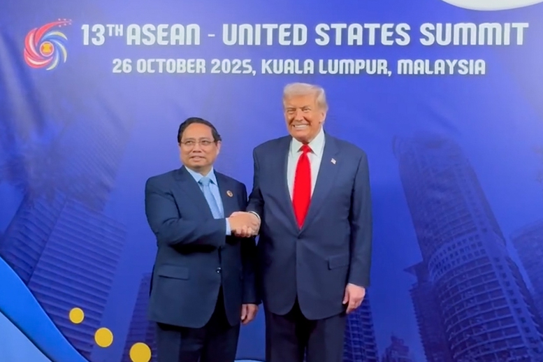 Thủ tướng Phạm Minh Chính gặp Tổng thống Hoa Kỳ Donald Trump- Ảnh 1. Thủ tướng Phạm Minh Chính gặp Tổng thống Hoa Kỳ Donald Trump- Ảnh 1.