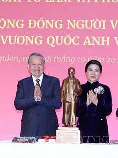 Tổng Bí thư gặp gỡ cộng đồng người Việt Nam và cán bộ Đại sứ quán Việt Nam tại Anh