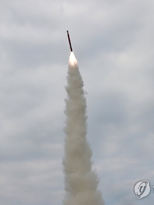 Triều Tiên thử tên lửa hành trình trước khi ông Trump đến Hàn Quốc