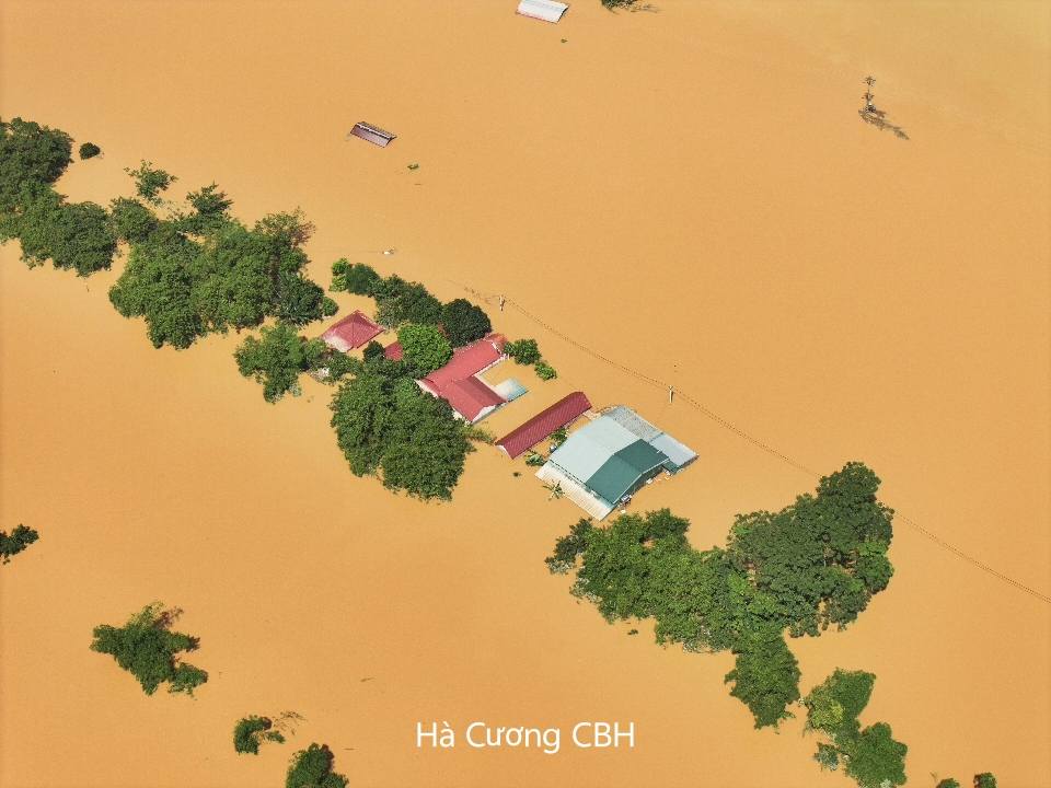 Lũ lịch sử, Cao Bằng nhìn từ trên cao chìm nghỉm trong nước - Ảnh 5.
