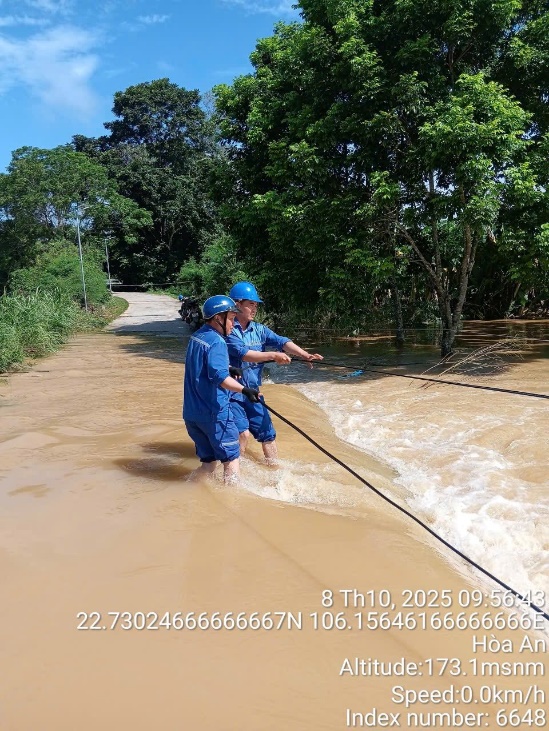 Mạng và dịch vụ của VNPT tại các tỉnh ảnh hưởng của bão đã đảm bảo phục vụ chính quyền và người dân - Ảnh 5. Mạng và dịch vụ của VNPT tại các tỉnh ảnh hưởng của bão đã đảm bảo phục vụ chính quyền và người dân - Ảnh 5.