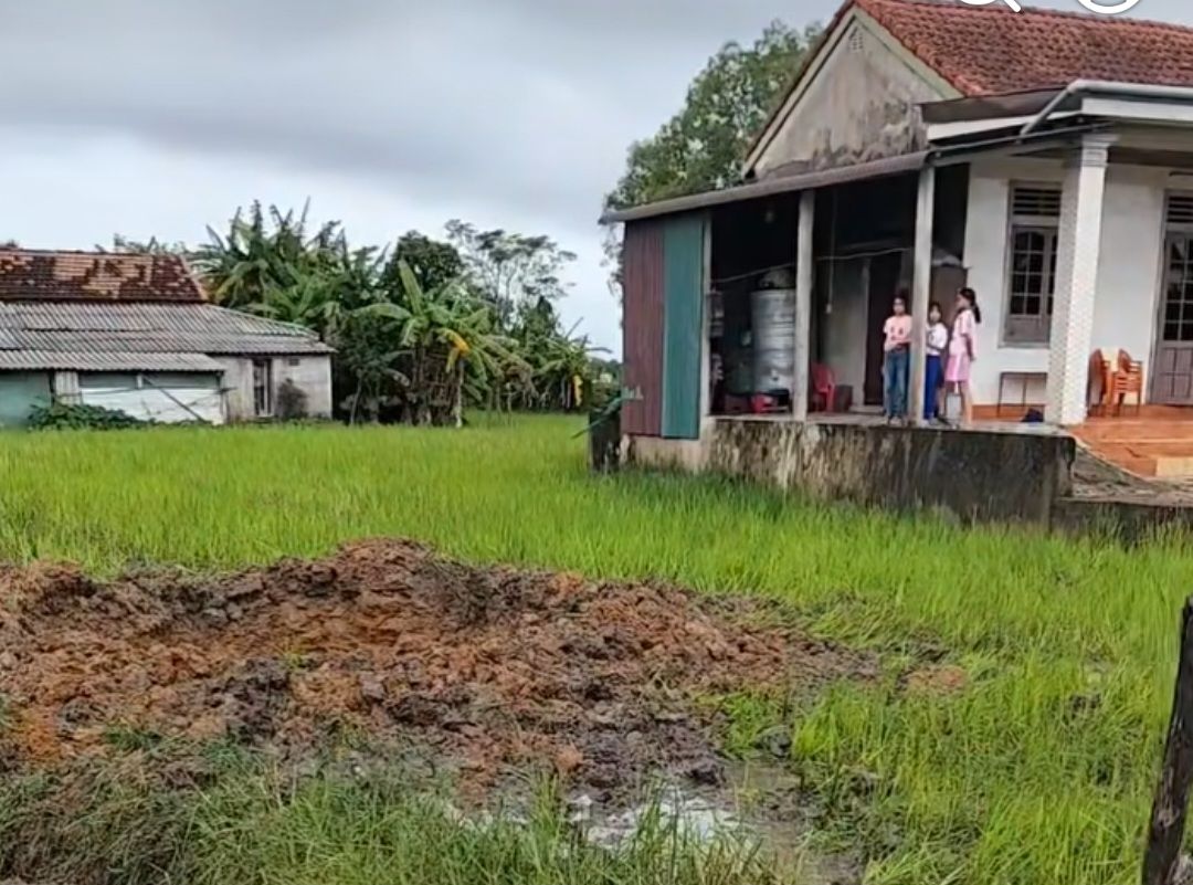 Quảng Trị: Nổ lớn tại ruộng lúa, nghi do bom đạn sót lại- Ảnh 2.
