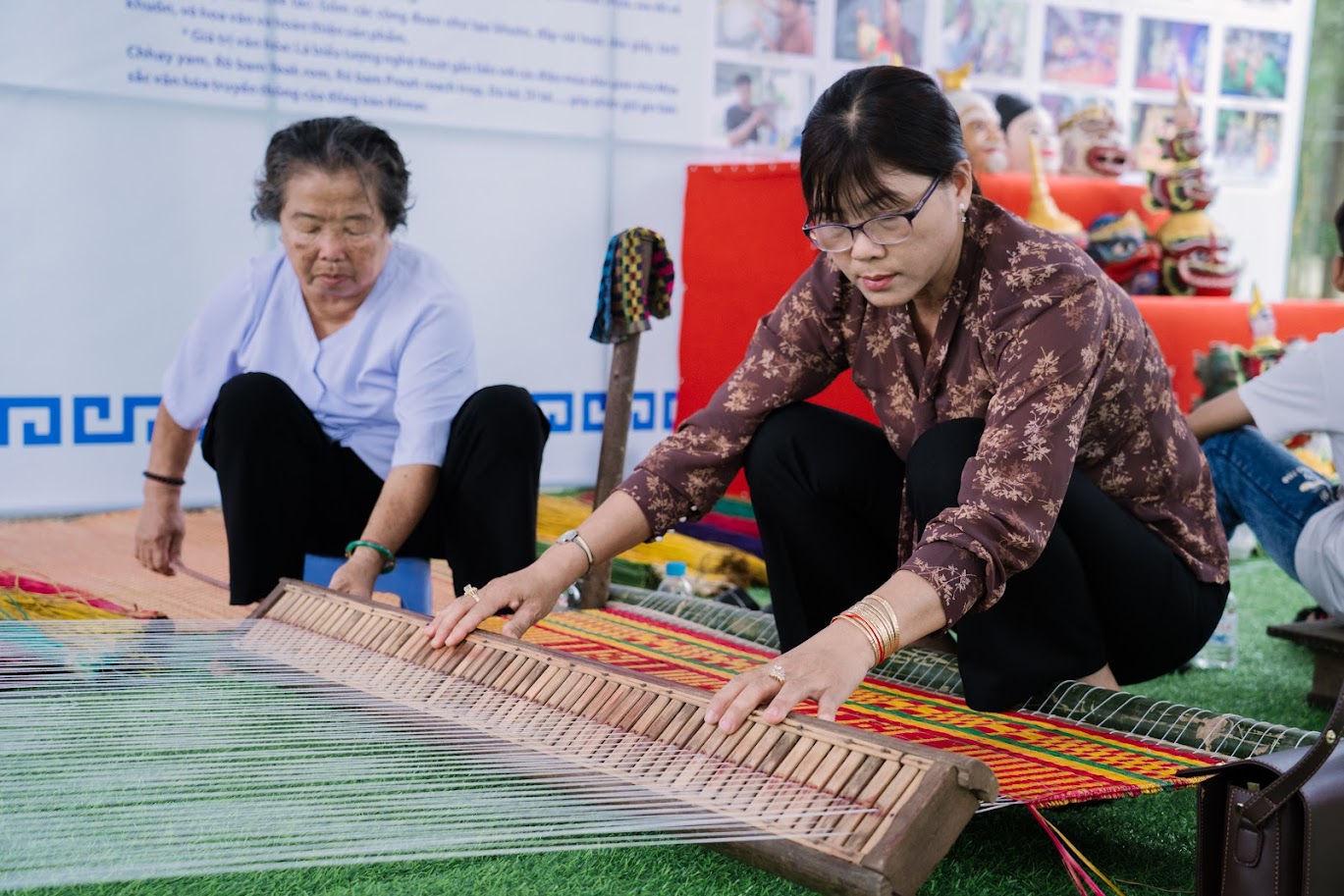 Nghề làm mão, mặt nạ của đồng bào Khmer là di sản văn hóa phi vật thể- Ảnh 10. Nghề làm mão, mặt nạ của đồng bào Khmer là di sản văn hóa phi vật thể- Ảnh 10.