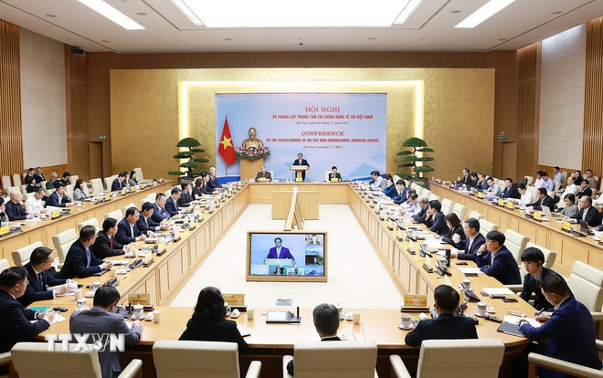 Thủ tướng chủ trì Hội nghị về thành lập Trung tâm tài chính quốc tế tại Việt Nam - Ảnh 2.