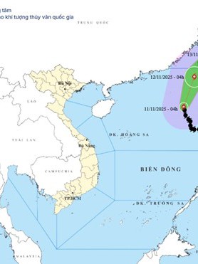 Bão số 14 Fung-wong đi chậm, giảm cấp nhưng vẫn rất mạnh trên Biển Đông