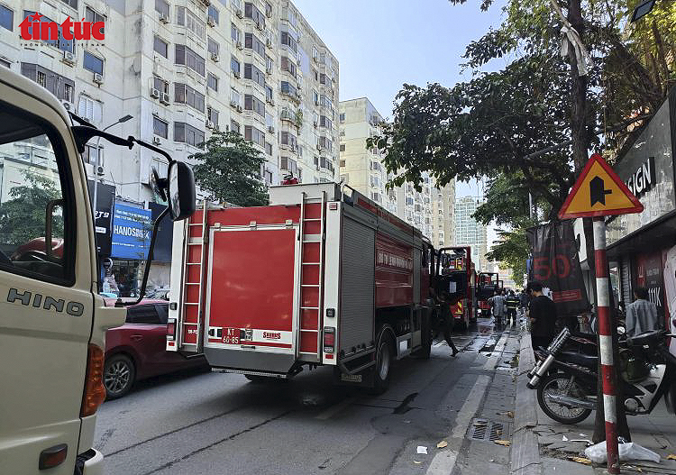 Hỏa hoạn thiêu rụi căn phòng tầng 5 khu A2 Phạm Ngọc Thạch- Ảnh 2.