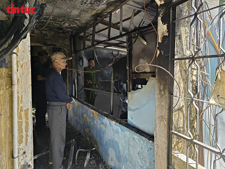 Hỏa hoạn thiêu rụi căn phòng tầng 5 khu A2 Phạm Ngọc Thạch- Ảnh 6.