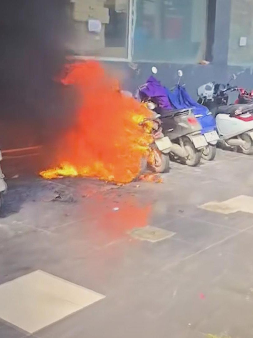 Cảnh báo rủi ro cháy nổ từ pin xe điện