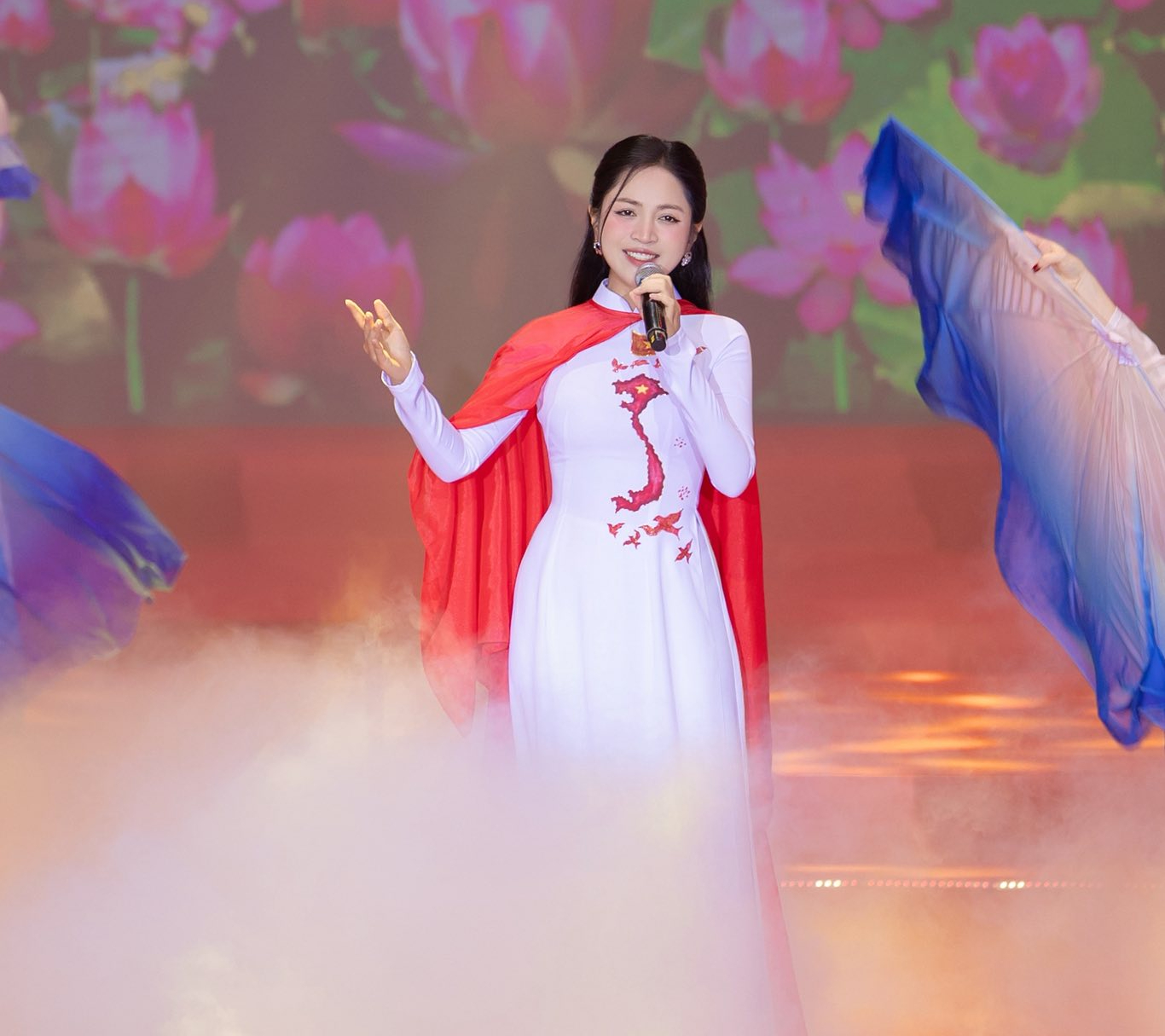 Ca sĩ Nguyễn Duyên Quỳnh phối lại trang phục diễn để giảm tác hại môi trường - Ảnh 3.