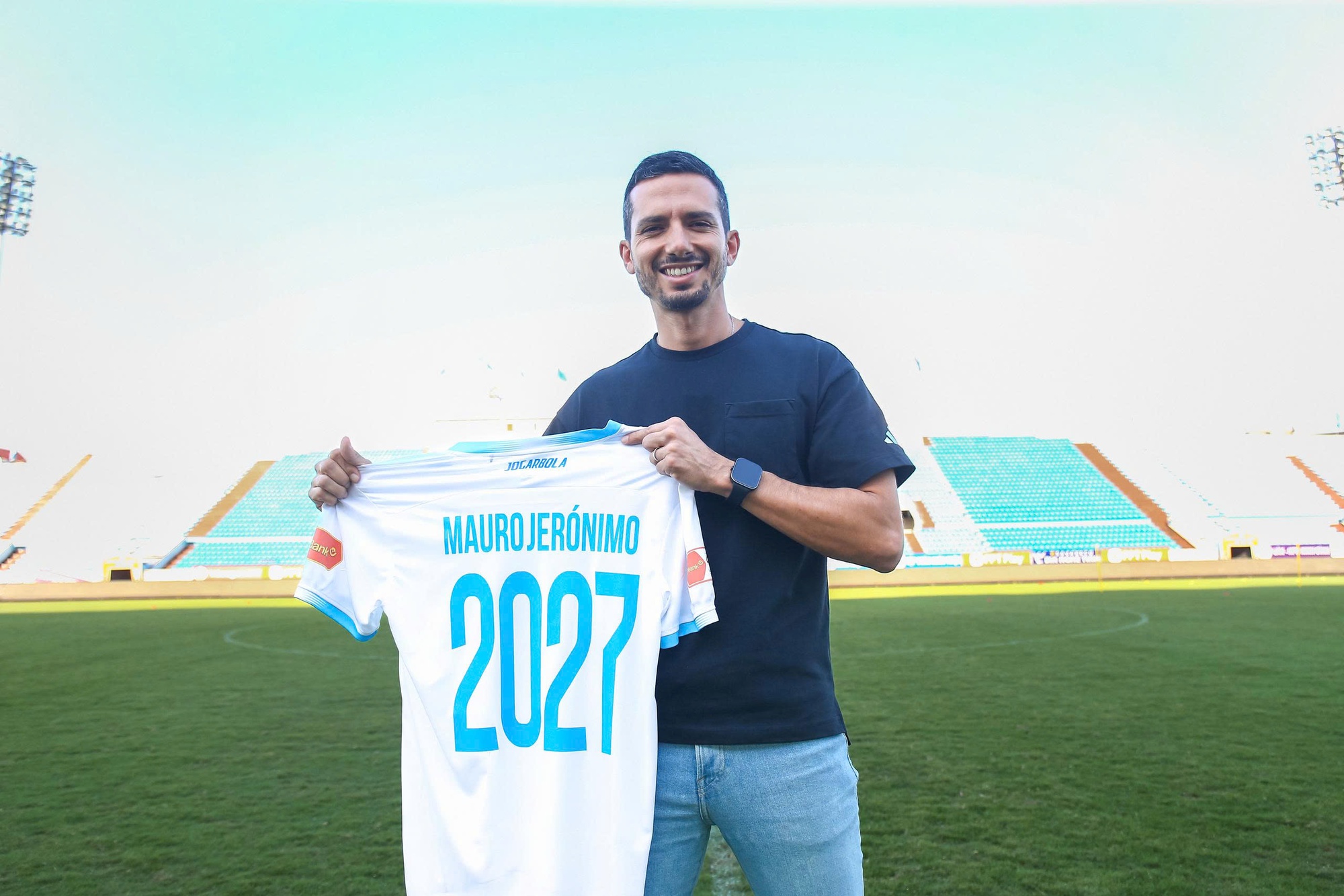 CLB Nam Định chiêu mộ HLV 3 lần lỡ vé lên V-League- Ảnh 1. CLB Nam Định chiêu mộ HLV 3 lần lỡ vé lên V-League- Ảnh 1.