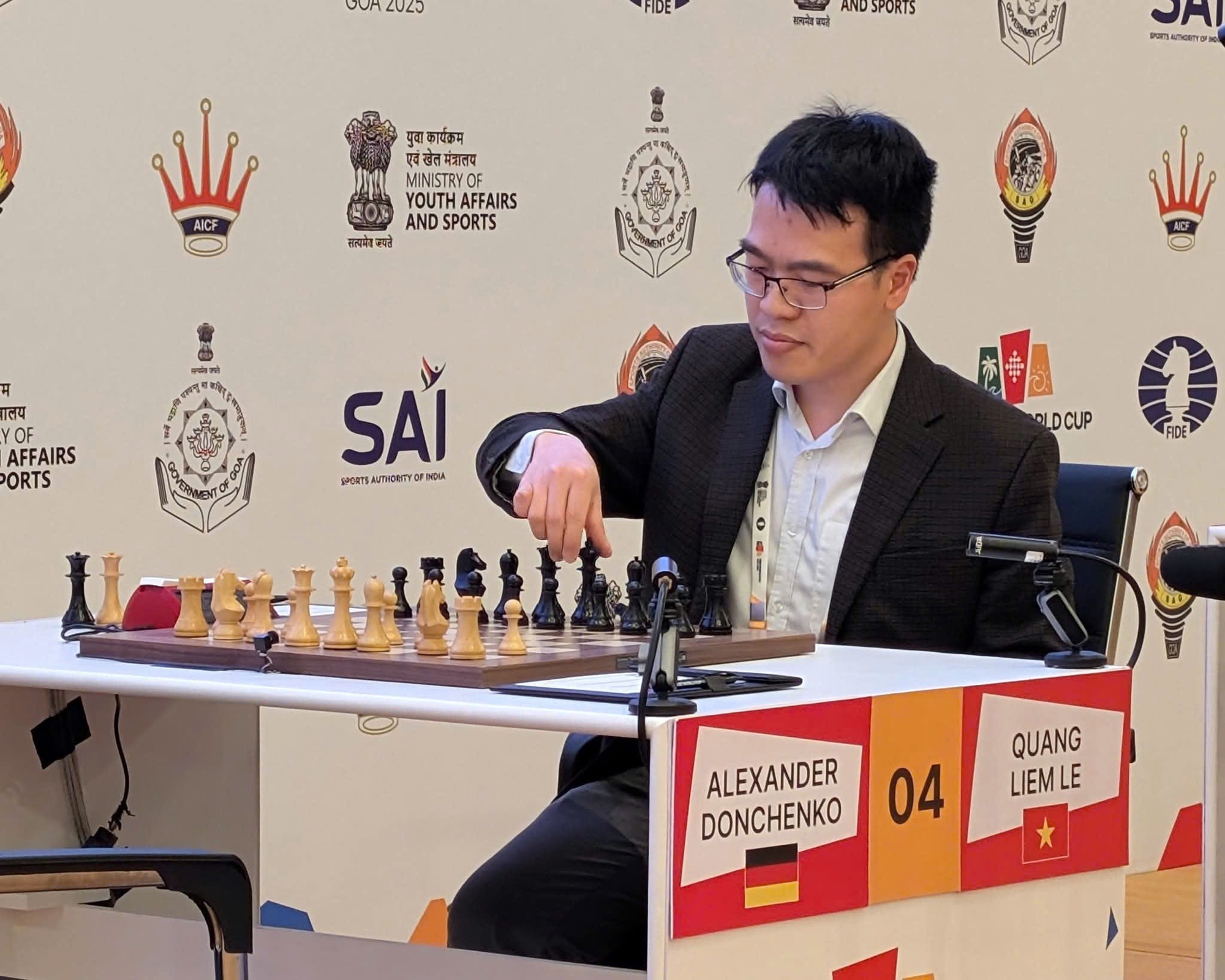 Lê Quang Liêm bất phân thắng bại tại vòng 5 World Cup cờ vua 2025- Ảnh 1.