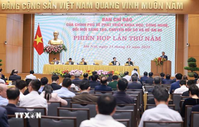 Thủ tướng: Lấy khoa học công nghệ và chuyển đổi số làm động lực chính của tăng trưởng - Ảnh 3.