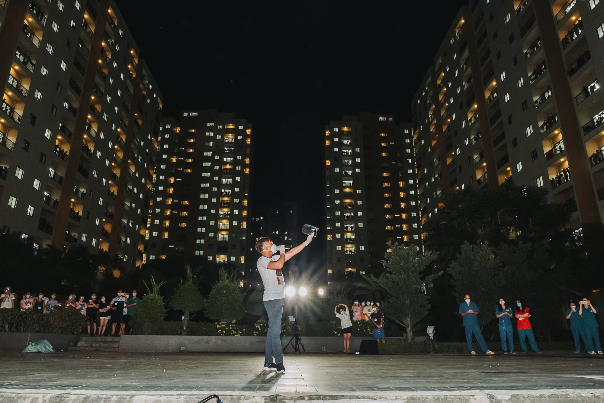 Nhiếp ảnh gia kể chuyện đồng lòng vượt qua đại dịch - Ảnh 8. Nhiếp ảnh gia kể chuyện đồng lòng vượt qua đại dịch COVID-19 - Ảnh 8.