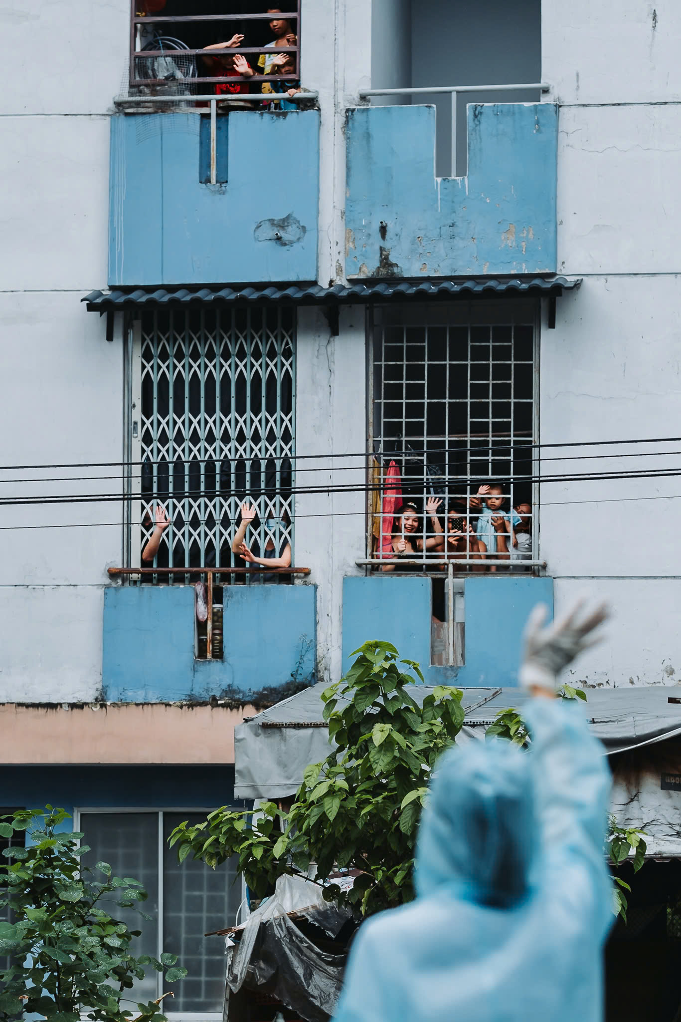 Nhiếp ảnh gia kể chuyện đồng lòng vượt qua đại dịch - Ảnh 7. COVID-19 - Ảnh 7.