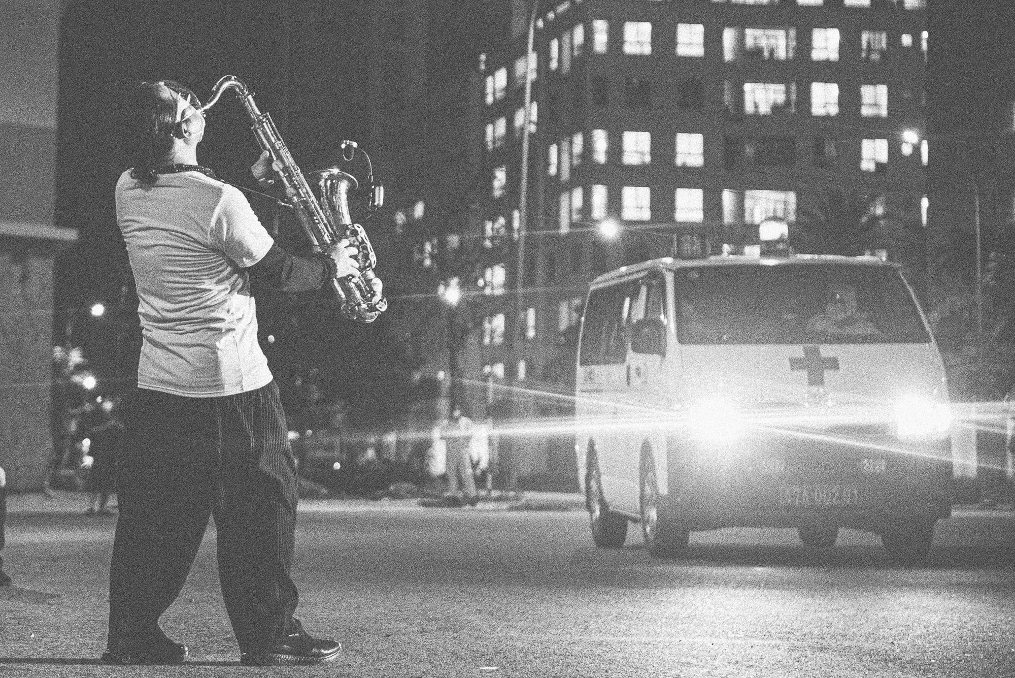 Nhiếp ảnh gia kể chuyện đồng lòng vượt qua đại dịch - Ảnh 3. COVID-19 - Ảnh 3.