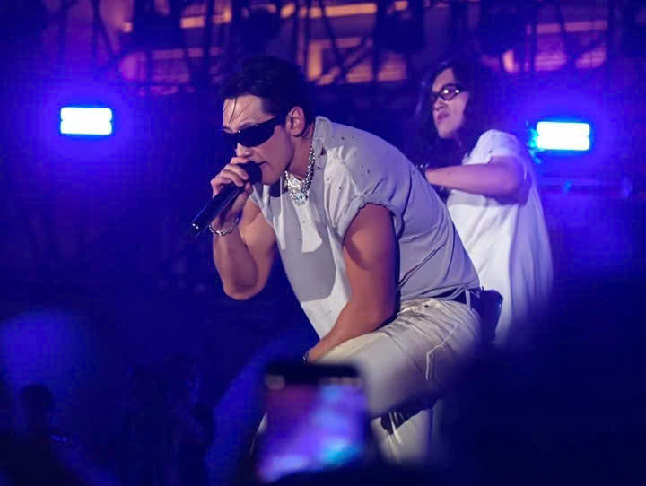 Bi Rain 'đốt cháy' ngày mở màn Waterbomb TP. Hồ Chí Minh, khẳng định đẳng cấp huyền thoại K-pop- Ảnh 2. Bi Rain 'đốt cháy' ngày mở màn Waterbomb TP. Hồ Chí Minh, khẳng định đẳng cấp huyền thoại K-pop- Ảnh 2.