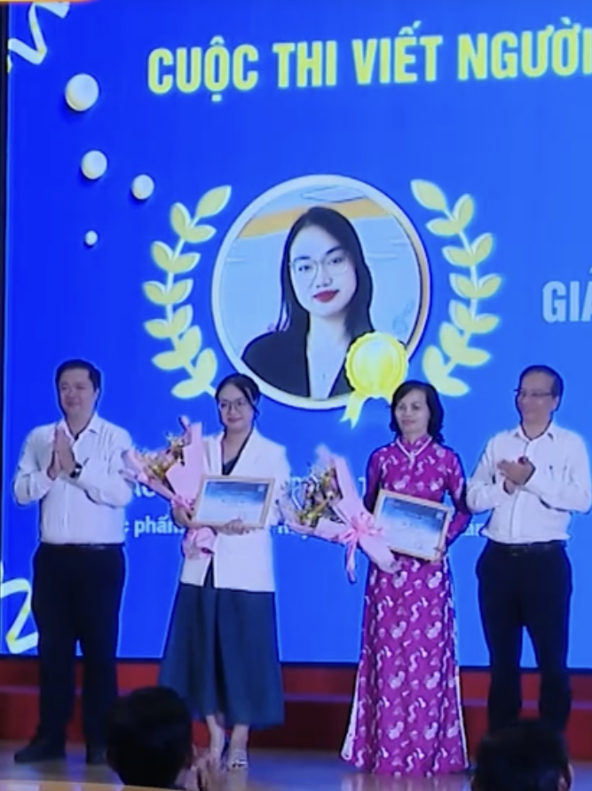 Báo Người Lao Động tổng kết và trao giải hai cuộc thi viết Người Thầy Kính Yêu và Lòng Tốt Quanh Ta