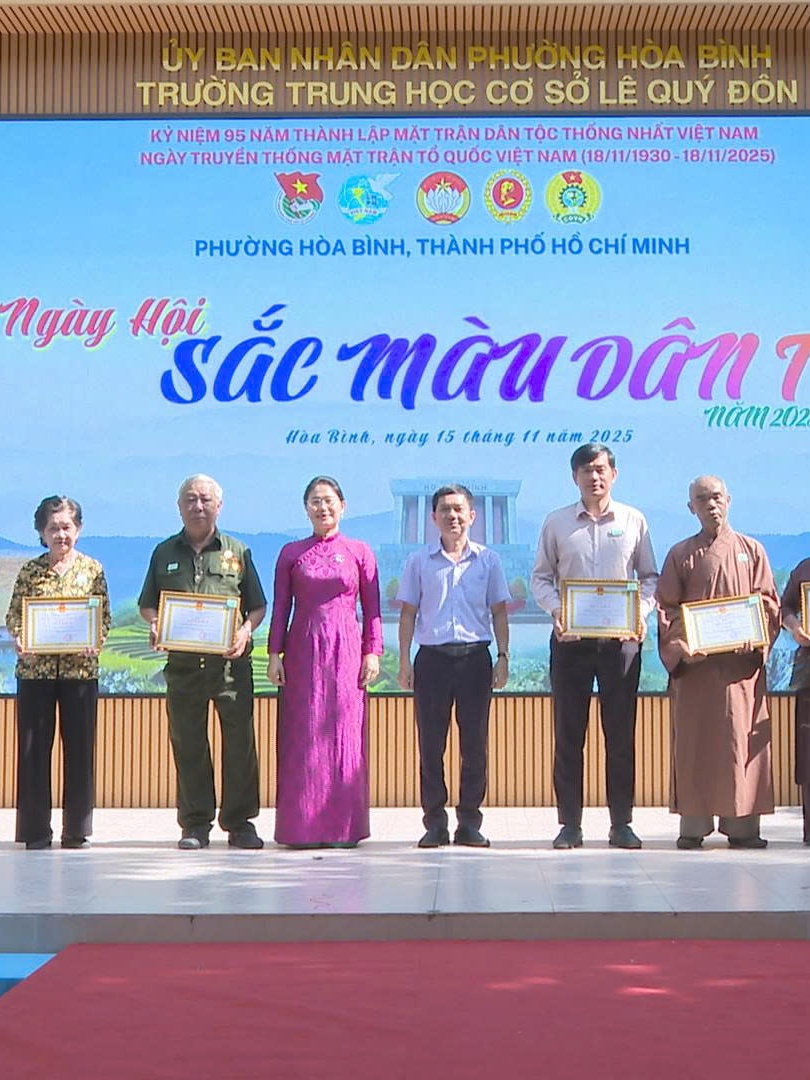 Ngày hội "Sắc màu Dân tộc" tại Phường Hòa Bình: Hội tụ văn hóa, lan tỏa nghĩa tình