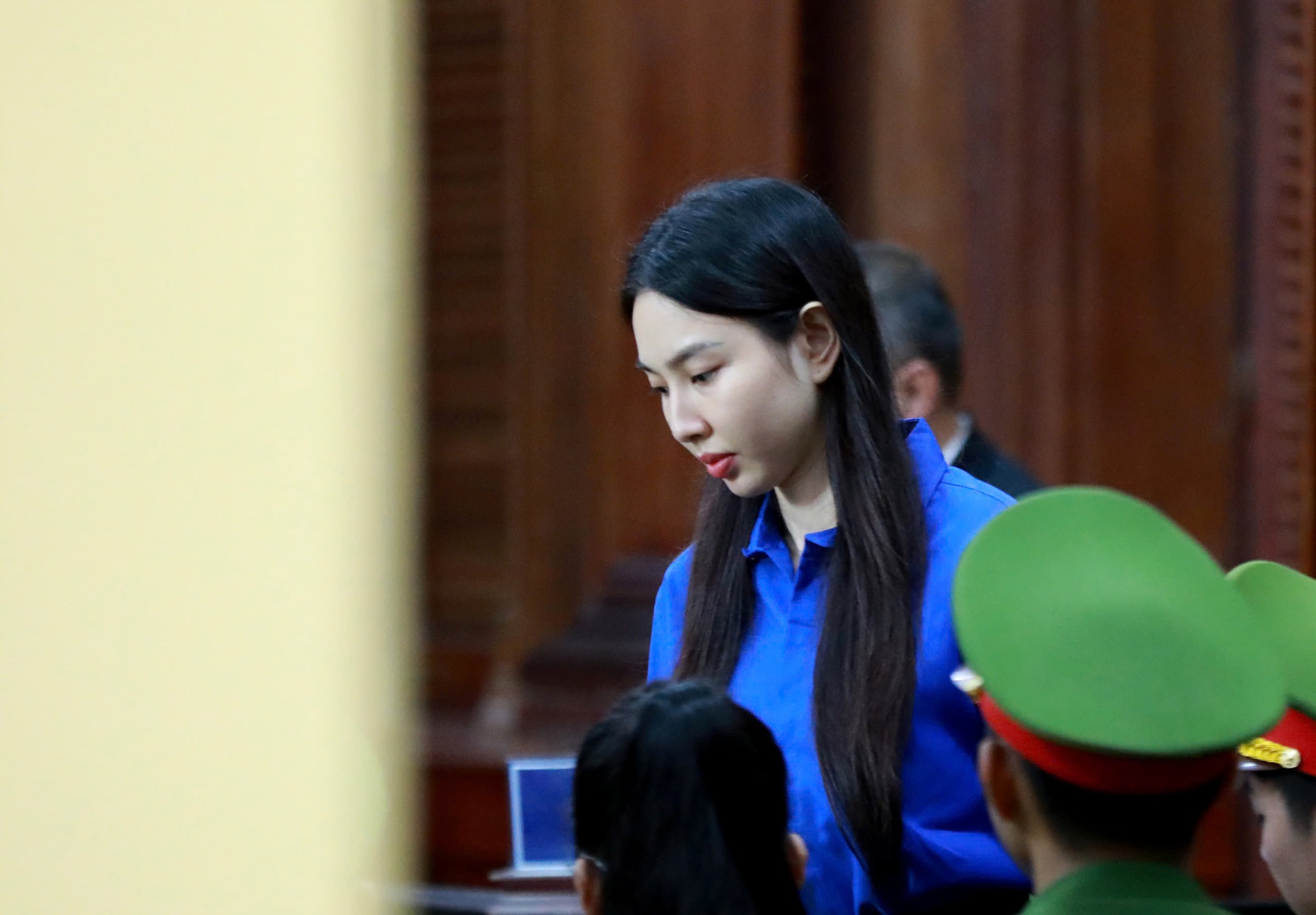 Hoa hậu Thùy Tiên khai gì về hưởng 30% lợi nhuận từ việc bán kẹo Kera? - Ảnh 2.