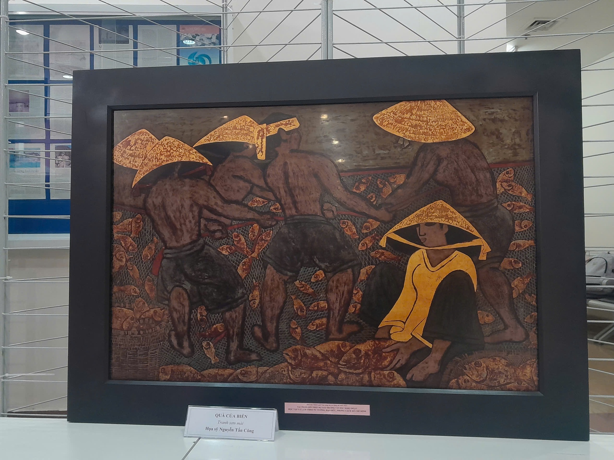 Đến Đại học Quốc gia TP.HCM, xem triển lãm sơn mài Tương Bình Hiệp - Ảnh 7.