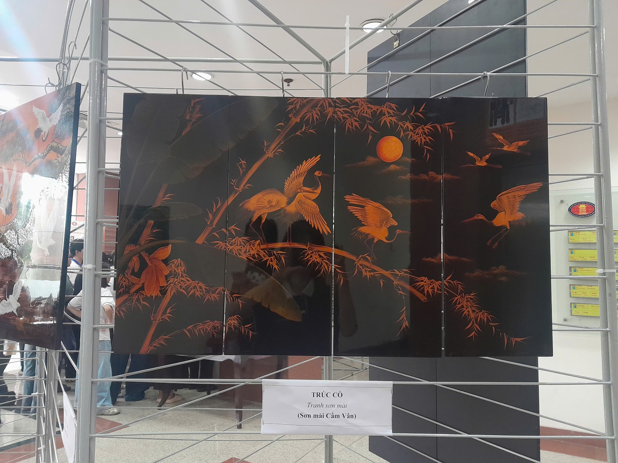 Đến Đại học Quốc gia TP.HCM, xem triển lãm sơn mài Tương Bình Hiệp - Ảnh 11.