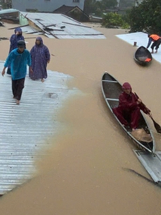 Lũ trên 2 sông ở Đắk Lắk và Khánh Hòa vượt lịch sử 1993 và 1986, bao giờ miền Trung mới giảm mưa?