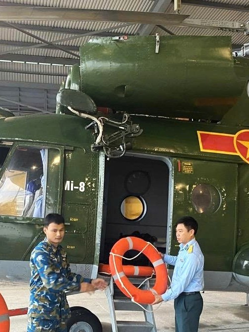 Điều máy bay chở phao cứu sinh tiếp tế vùng lũ Gia Lai, Đắk Lắk