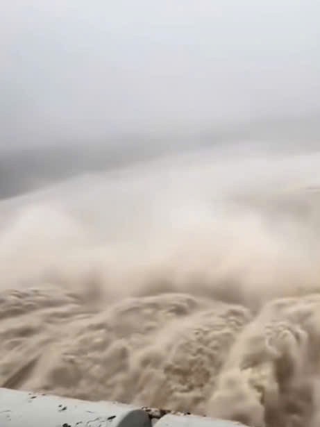 Diễn biến xả lũ mới nhất tại Thủy điện sông Ba Hạ