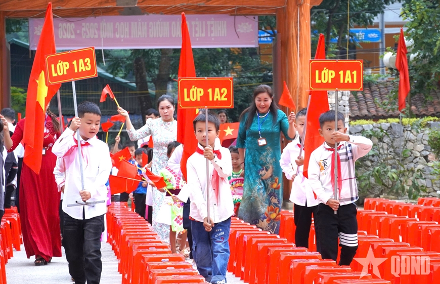 Bộ trưởng Nguyễn Kim Sơn: Thực hiện tốt phương châm “Thầy ra thầy, trò ra trò” - Ảnh 4.
