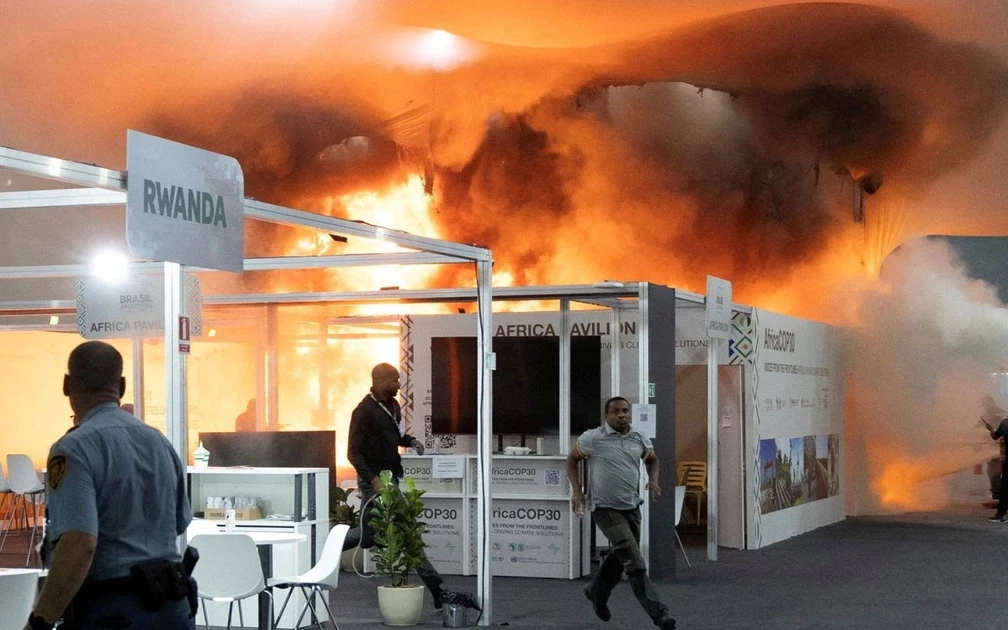 Đám cháy bùng lên tại khu triển lãm, hàng nghìn đại biểu dự COP30 phải sơ tán
