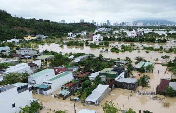 Mưa lũ, sạt lở ở khu vực miền Trung làm 52 người chết và mất tích - Ảnh 1.